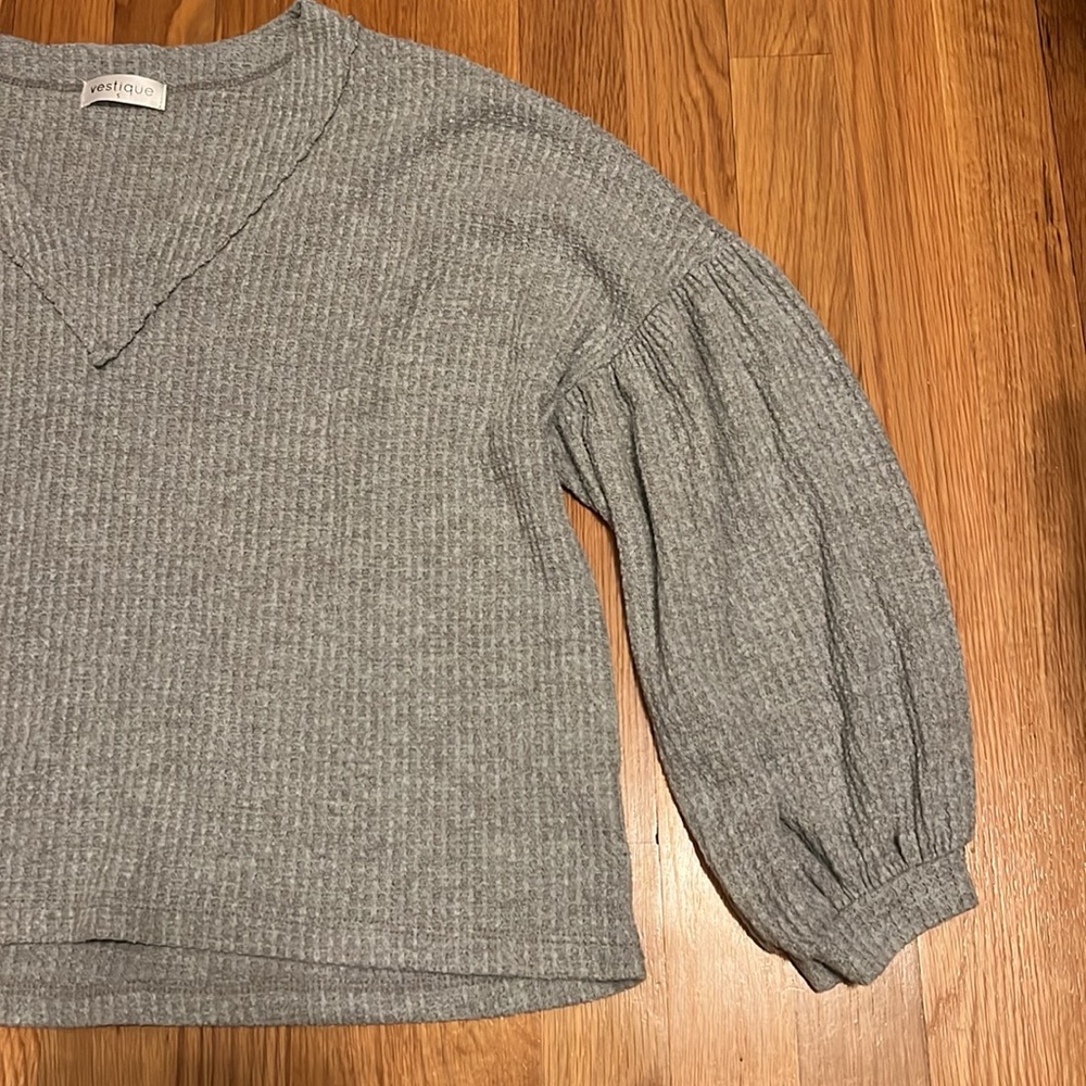 Vestique Gray waffle knit top v-neck top Size Small - Picture 5 of 12
